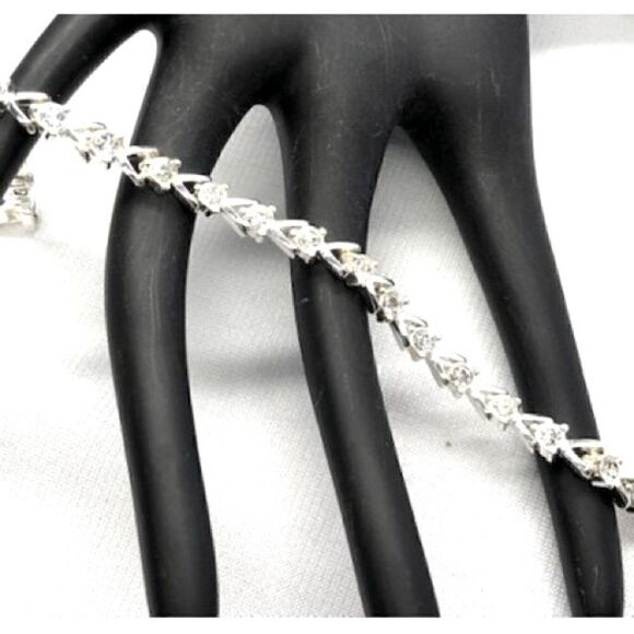 Avon Vintage Collectible Silver-tone Tennis Bracelet With Clear Stones. - Picture 6 of 7